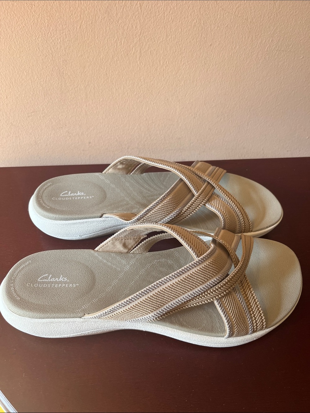 Clarks Tan Crisscross Comfort Slide Sandals Cloud Steppers NIB - Picture 2 of 8